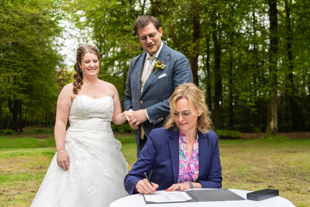 regels voor ondertekenen huwelijksakte